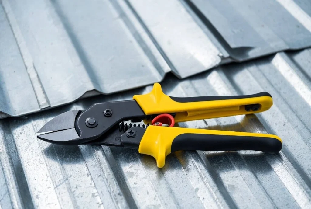 Tin Snips (Aviation Snips) for cutting metal roof