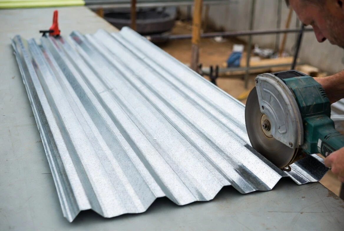 how to cut metal roofing